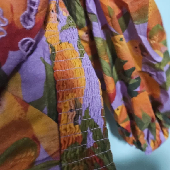 Farm Rio Lilac Mango Macaws Blouse. - Picture 11 of 11